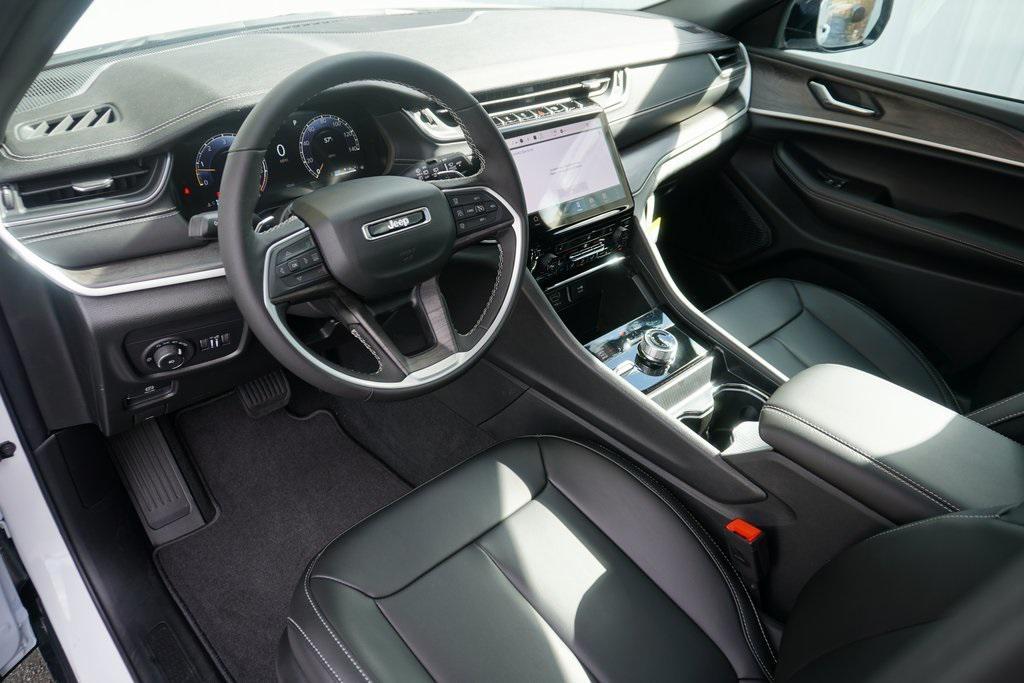 new 2025 Jeep Grand Cherokee car, priced at $42,922