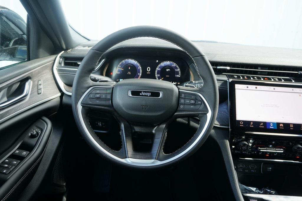 new 2025 Jeep Grand Cherokee car, priced at $42,922