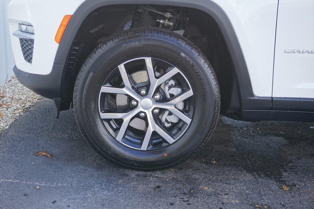 new 2025 Jeep Grand Cherokee car, priced at $42,922