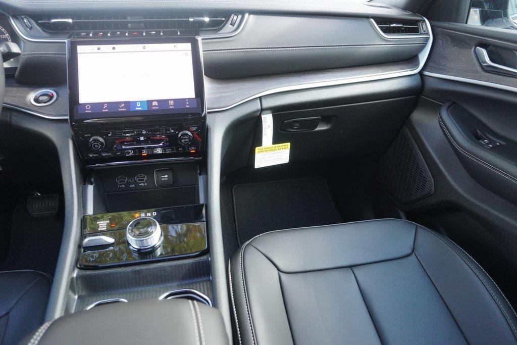 new 2025 Jeep Grand Cherokee car, priced at $42,922