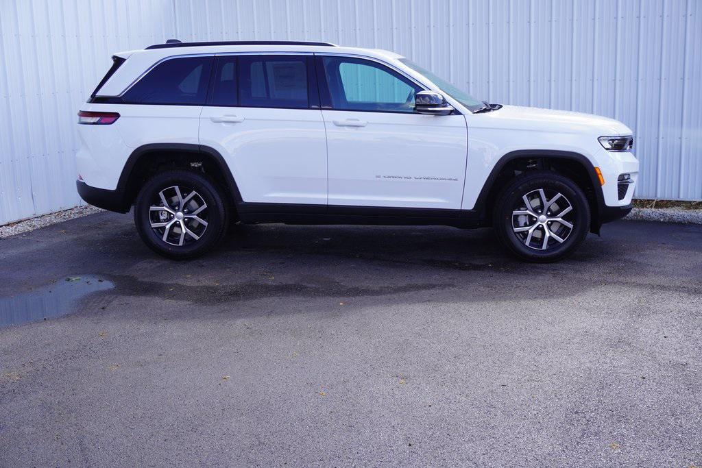 new 2025 Jeep Grand Cherokee car, priced at $42,922