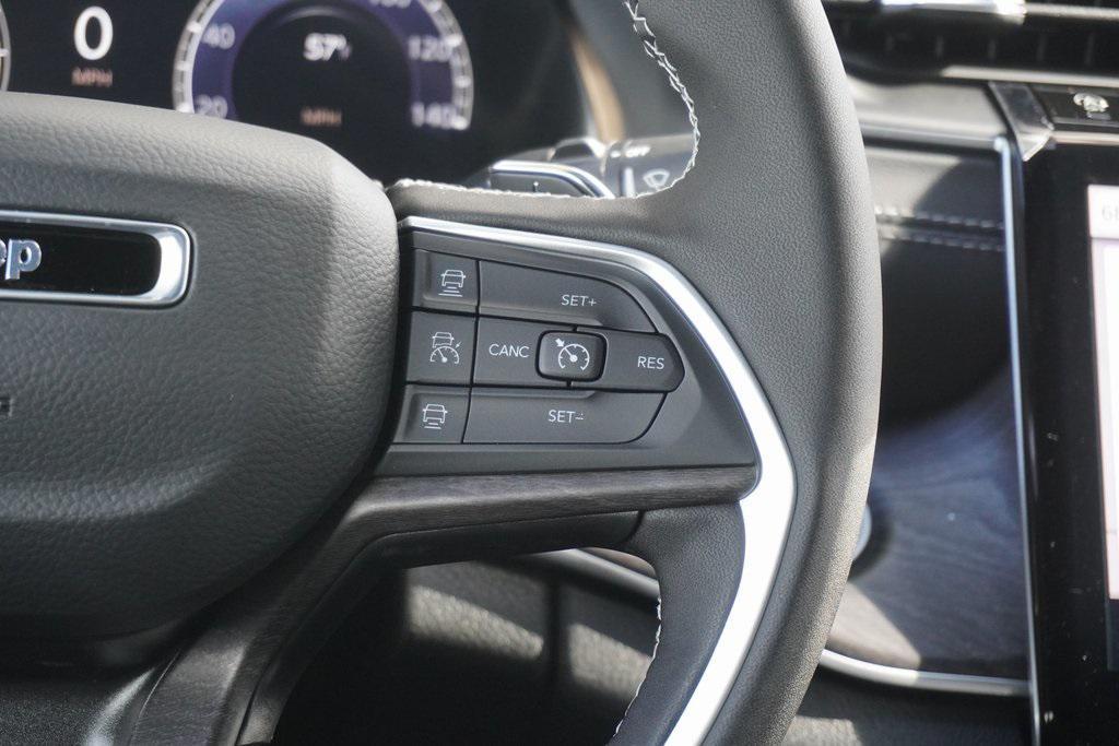 new 2025 Jeep Grand Cherokee car, priced at $42,922