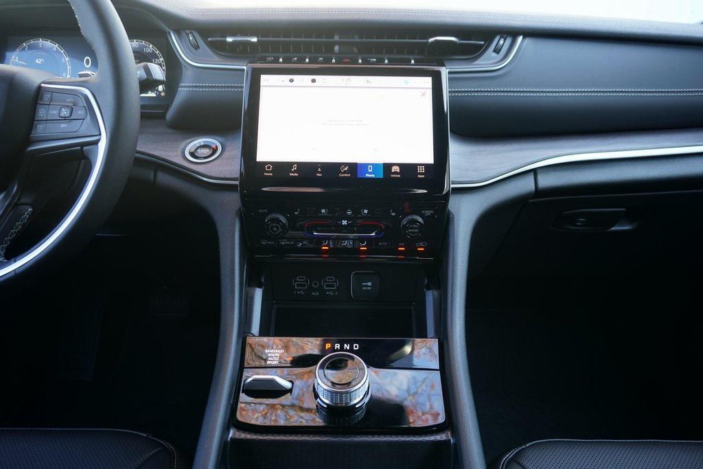 new 2025 Jeep Grand Cherokee car, priced at $45,876