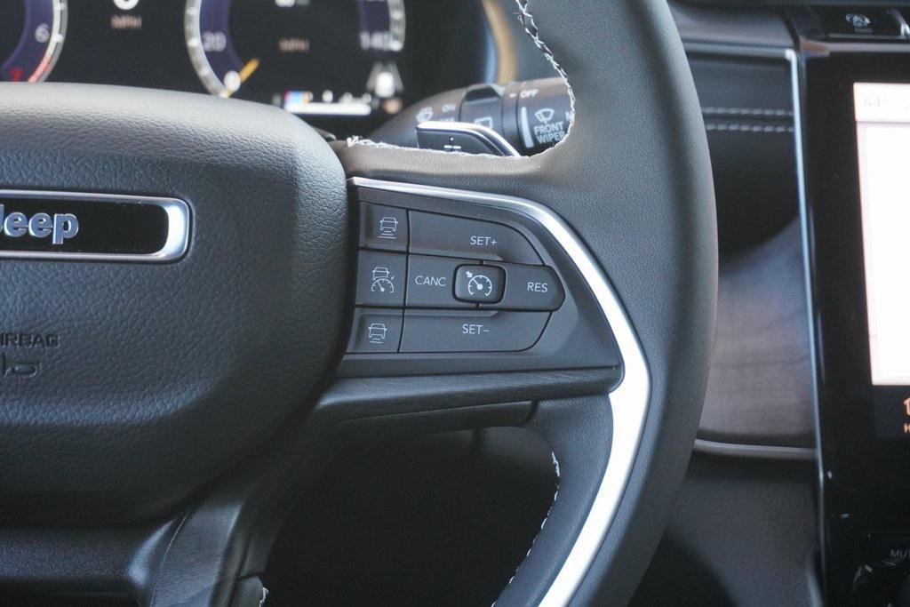 new 2025 Jeep Grand Cherokee car, priced at $45,876