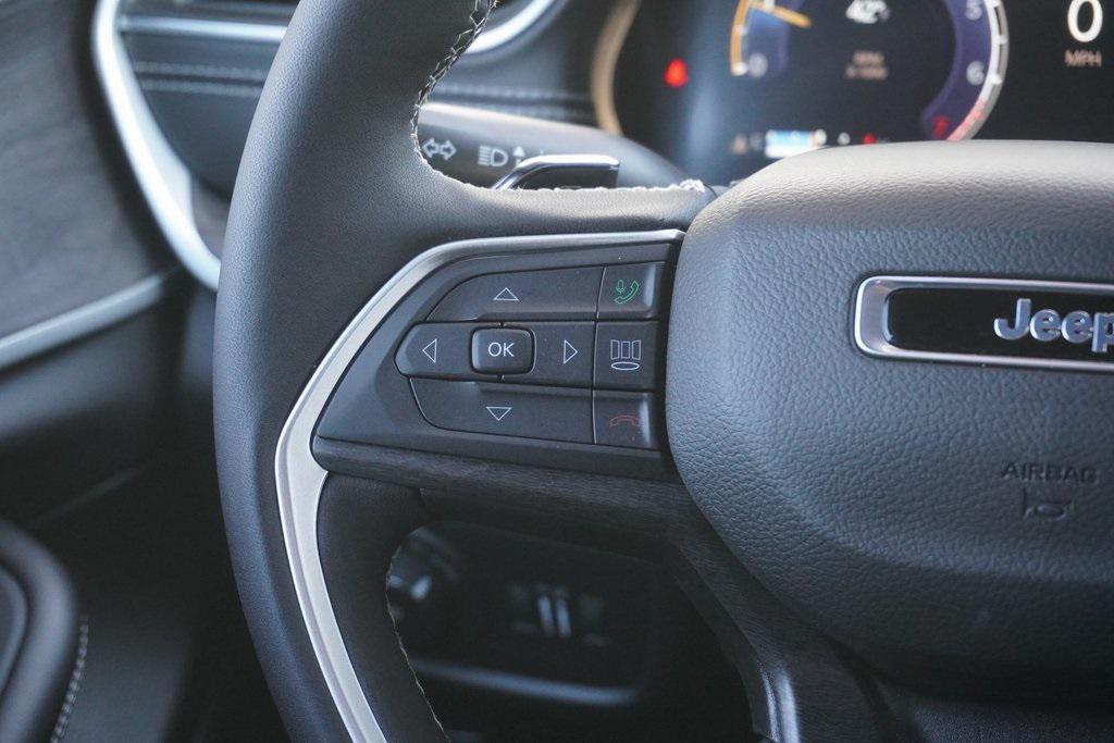 new 2025 Jeep Grand Cherokee car, priced at $45,876