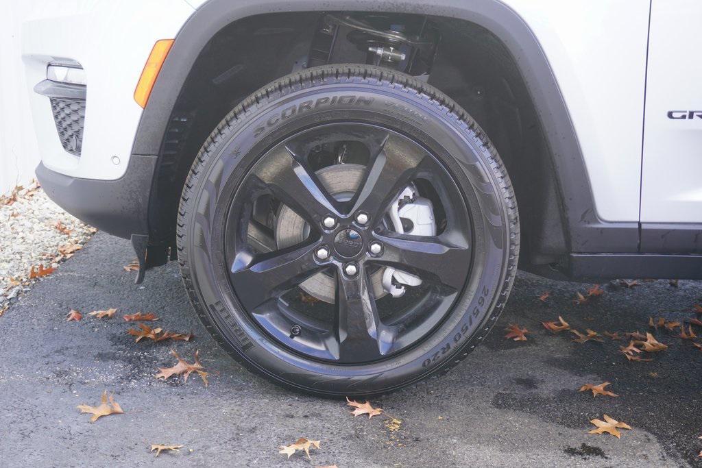 new 2025 Jeep Grand Cherokee car, priced at $45,876