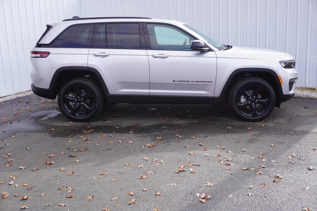 new 2025 Jeep Grand Cherokee car, priced at $45,876