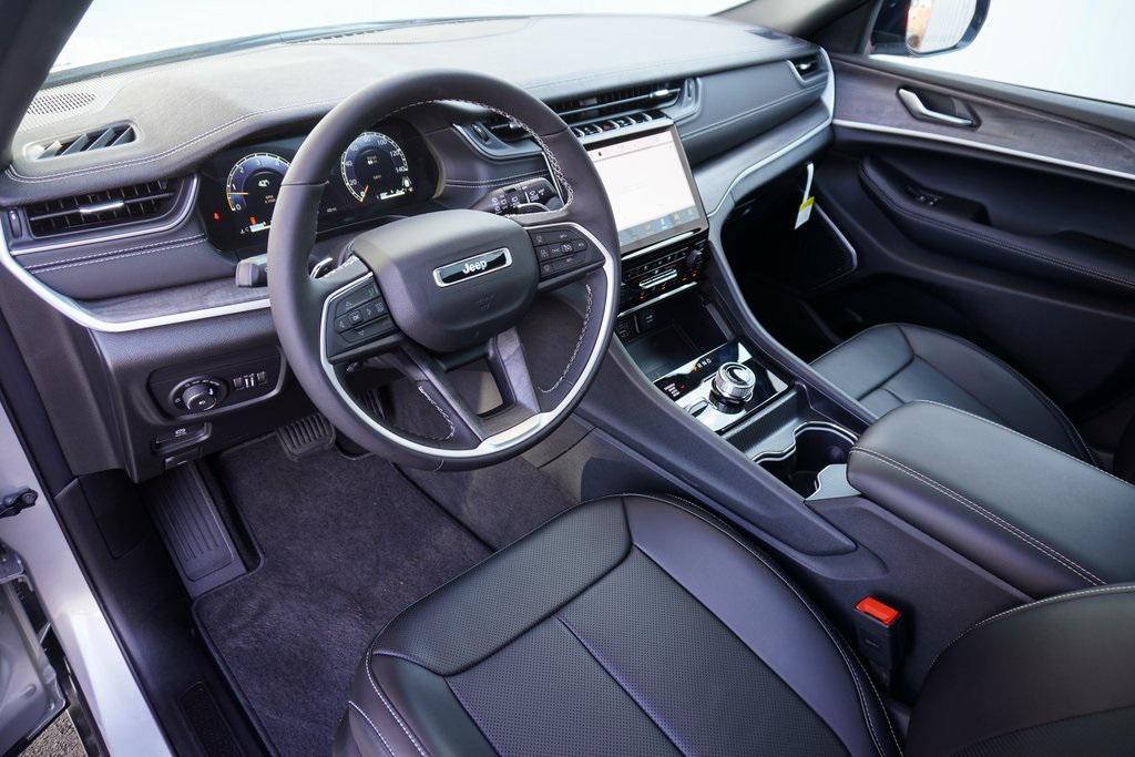 new 2025 Jeep Grand Cherokee car, priced at $45,876