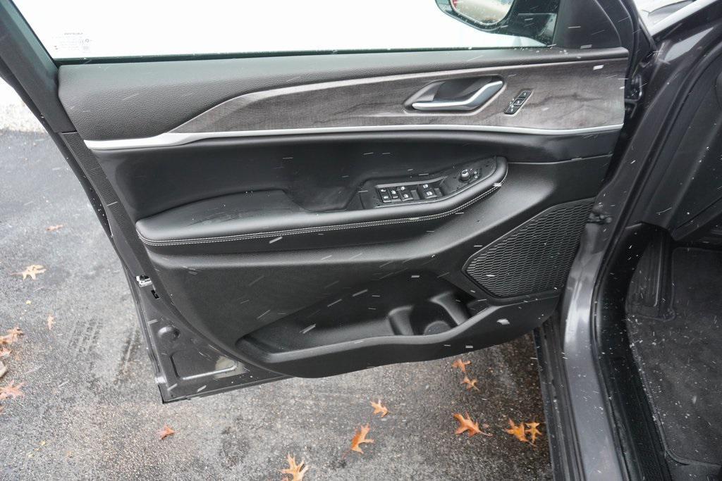 new 2025 Jeep Grand Cherokee L car, priced at $44,777