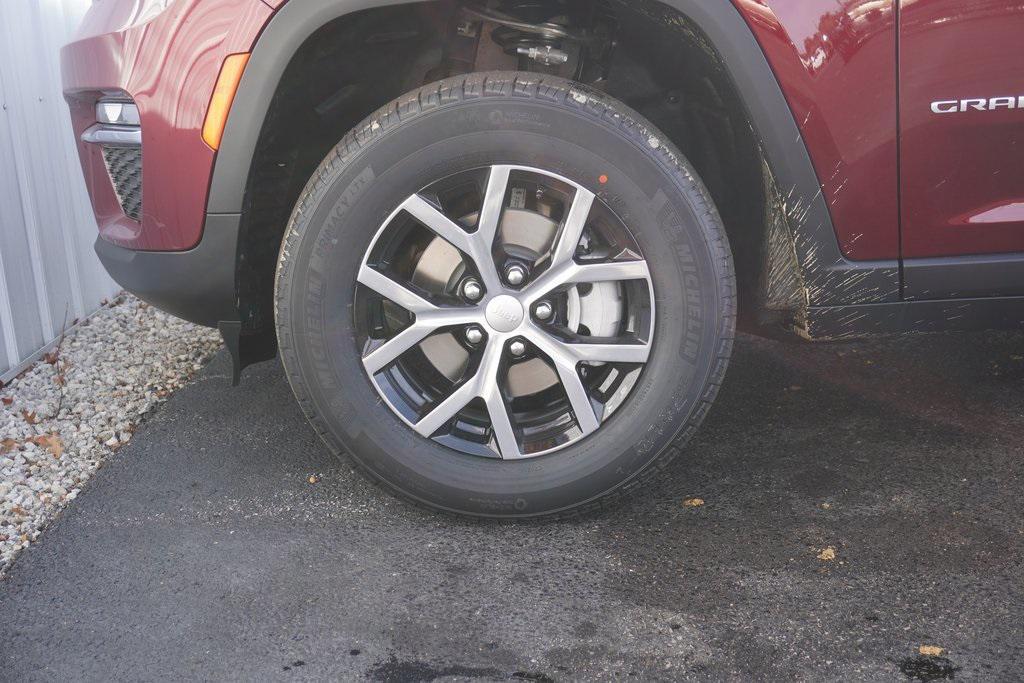 new 2025 Jeep Grand Cherokee car, priced at $43,440
