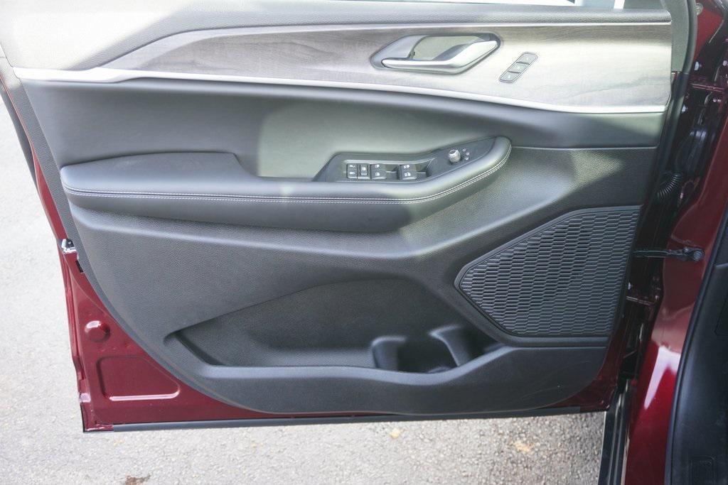 new 2025 Jeep Grand Cherokee car, priced at $43,440