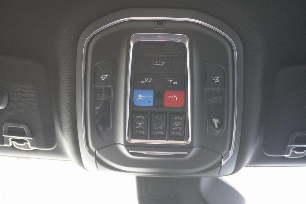 new 2025 Jeep Grand Cherokee car, priced at $43,440