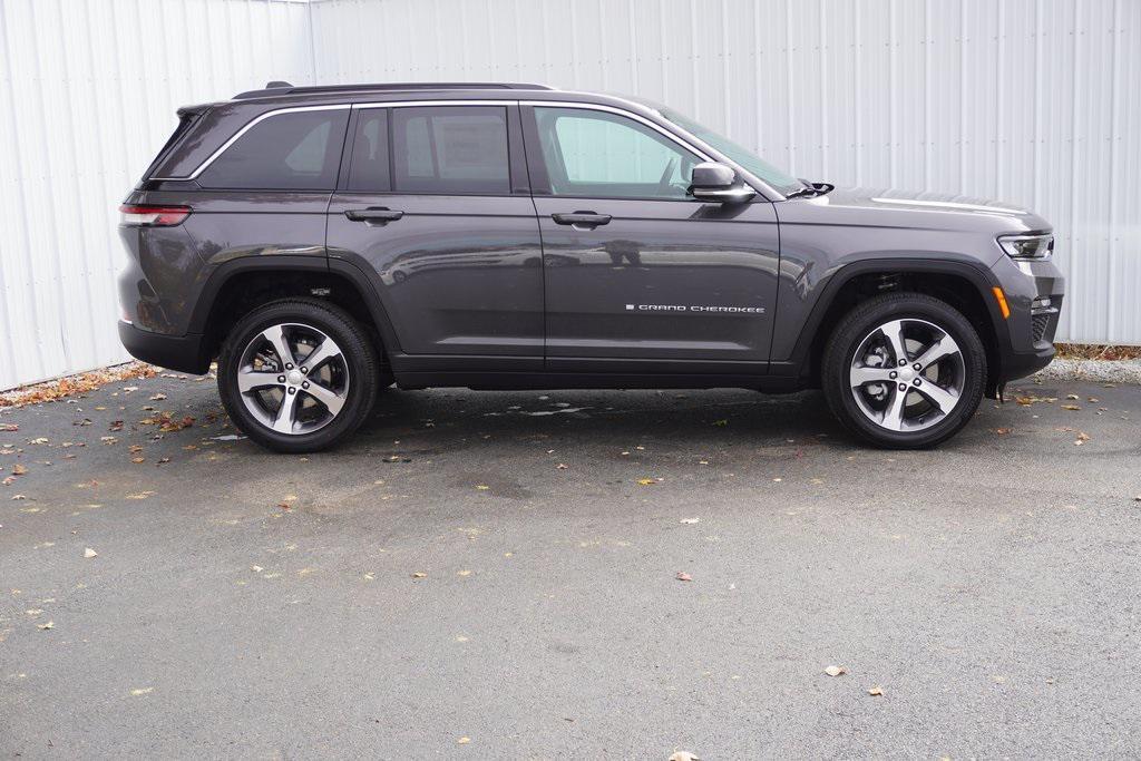 new 2025 Jeep Grand Cherokee car, priced at $43,536