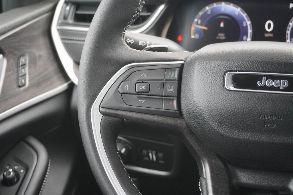 new 2025 Jeep Grand Cherokee car, priced at $43,536