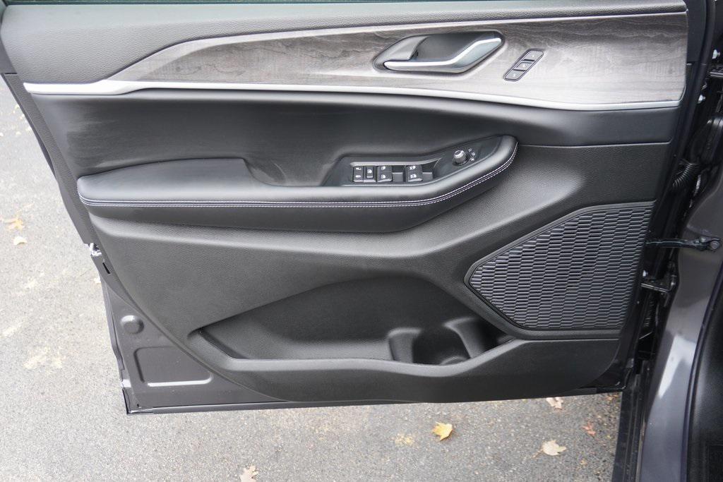 new 2025 Jeep Grand Cherokee car, priced at $43,536