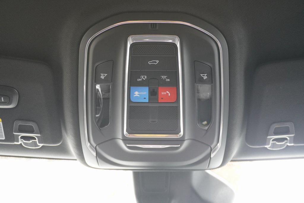 new 2025 Jeep Grand Cherokee car, priced at $43,536