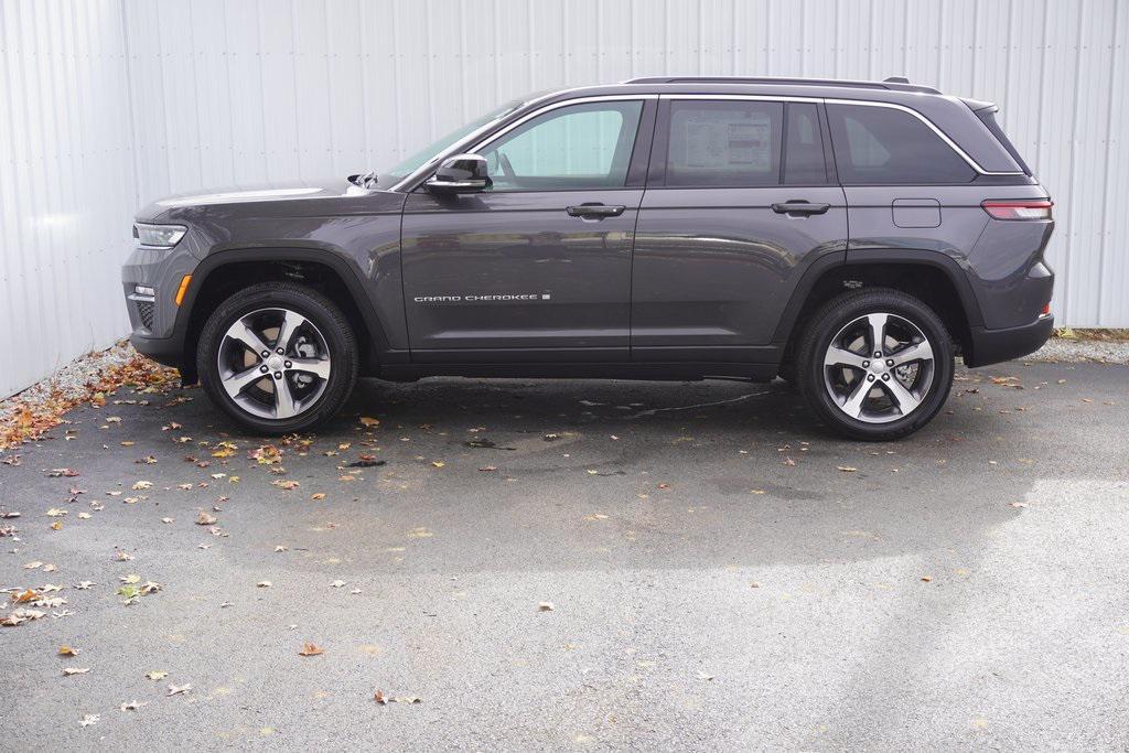 new 2025 Jeep Grand Cherokee car, priced at $43,536