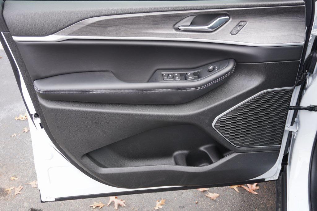 new 2025 Jeep Grand Cherokee car, priced at $45,271