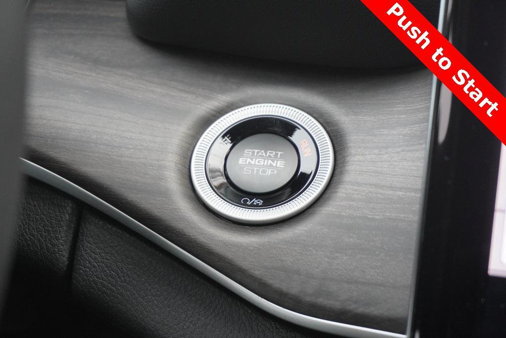 new 2025 Jeep Grand Cherokee car, priced at $45,271