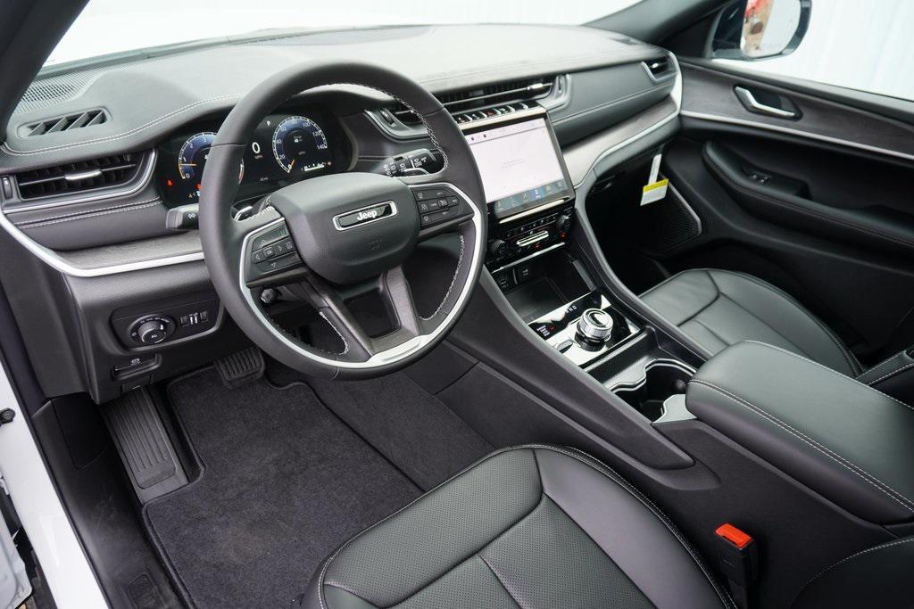new 2025 Jeep Grand Cherokee car, priced at $45,271