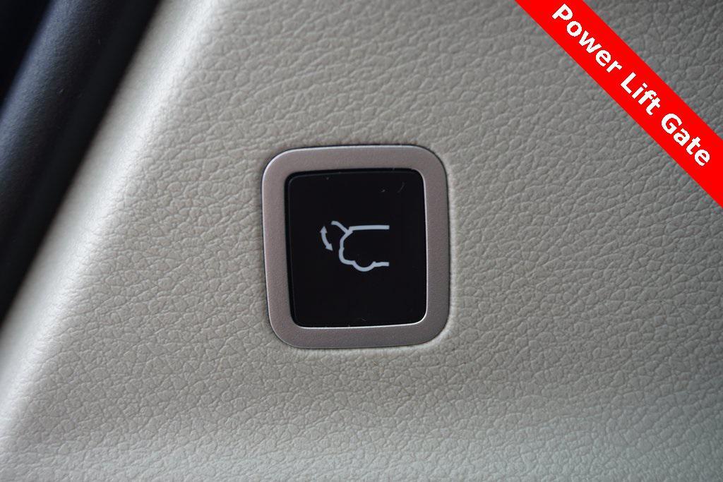 used 2022 Chrysler Pacifica car, priced at $22,300