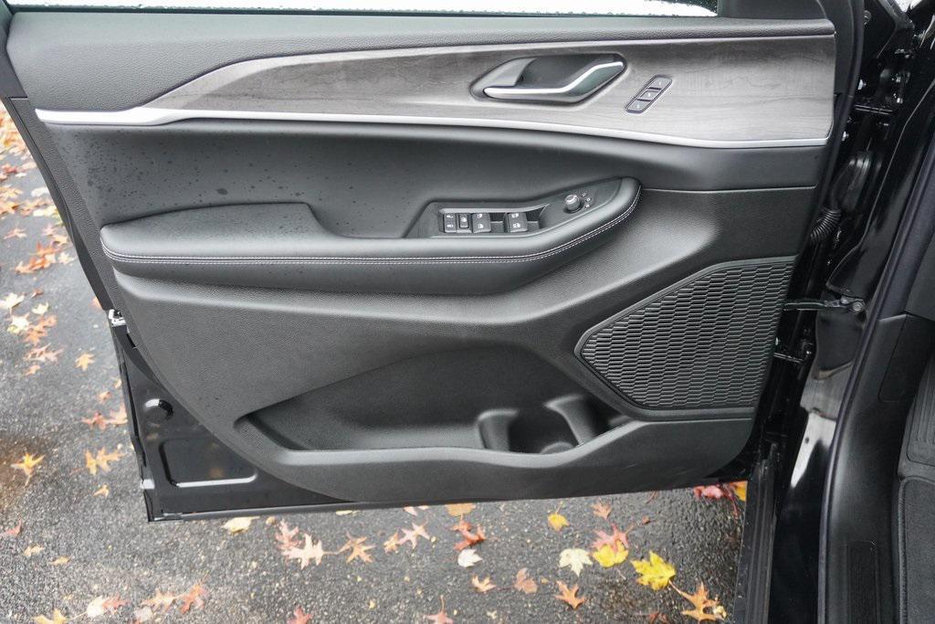 new 2025 Jeep Grand Cherokee car, priced at $49,222