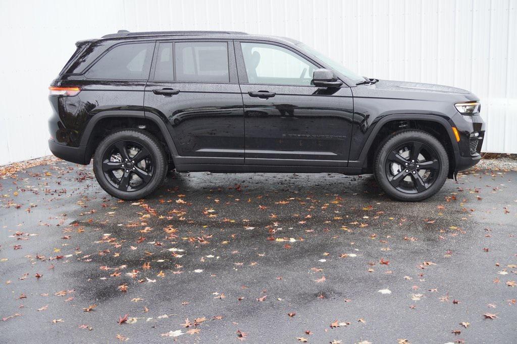 new 2025 Jeep Grand Cherokee car, priced at $49,222