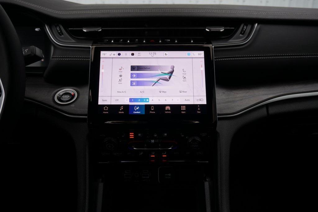 new 2025 Jeep Grand Cherokee car, priced at $49,222