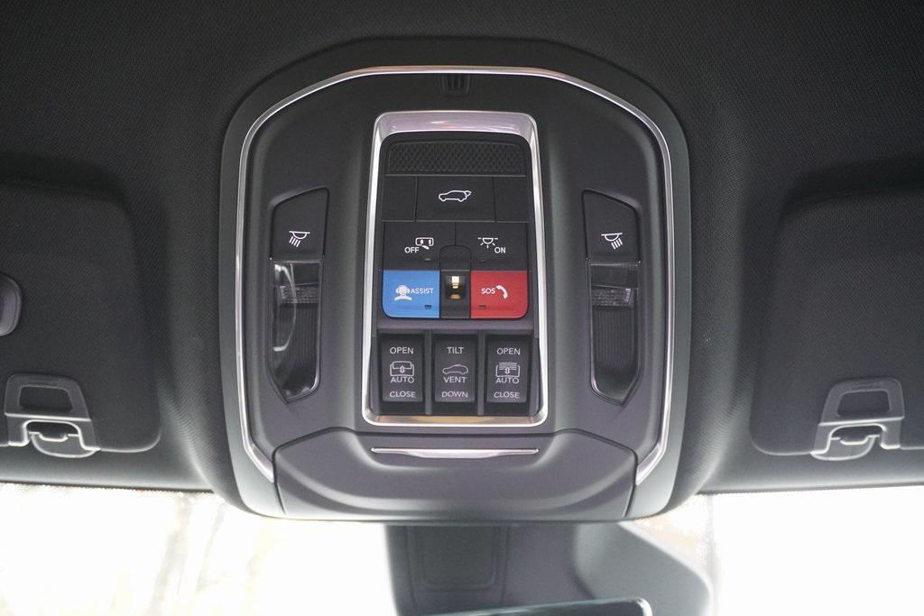 new 2025 Jeep Grand Cherokee car, priced at $49,222