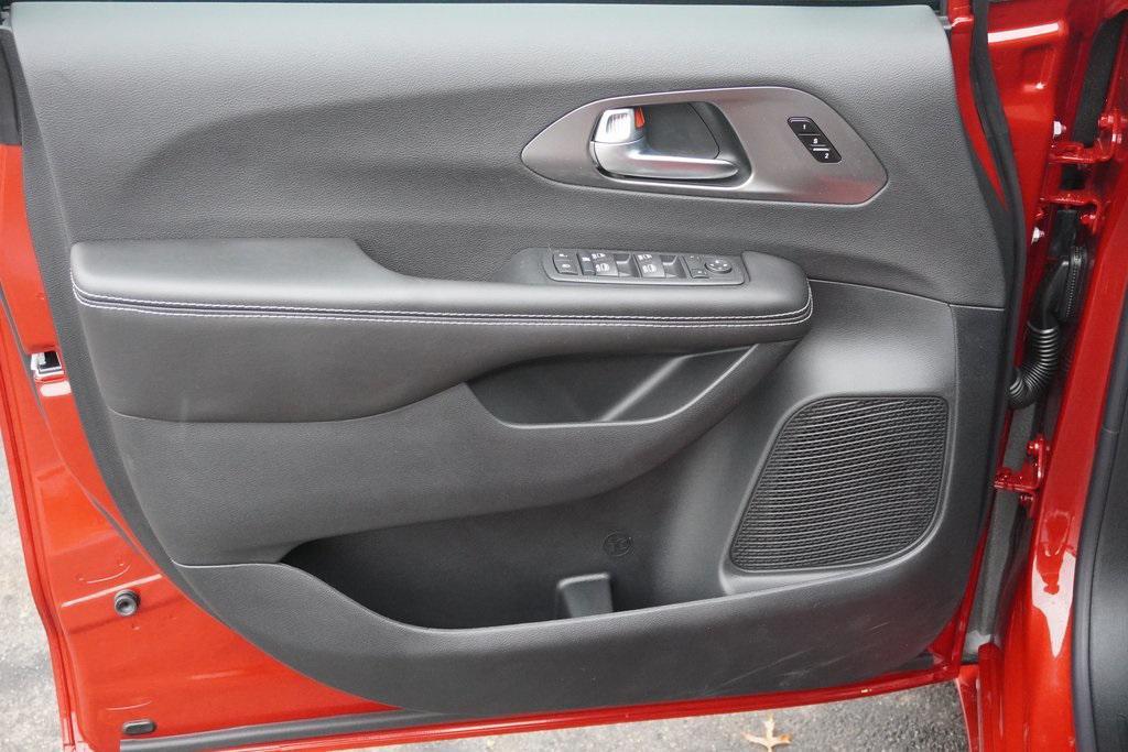 new 2026 Chrysler Pacifica car, priced at $46,967