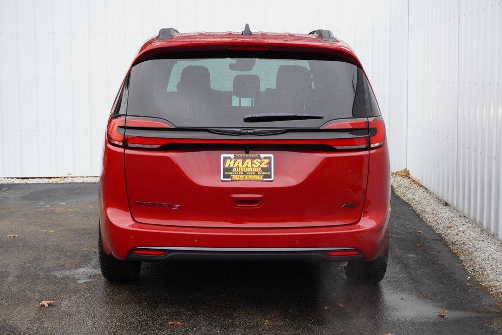 new 2026 Chrysler Pacifica car, priced at $46,967
