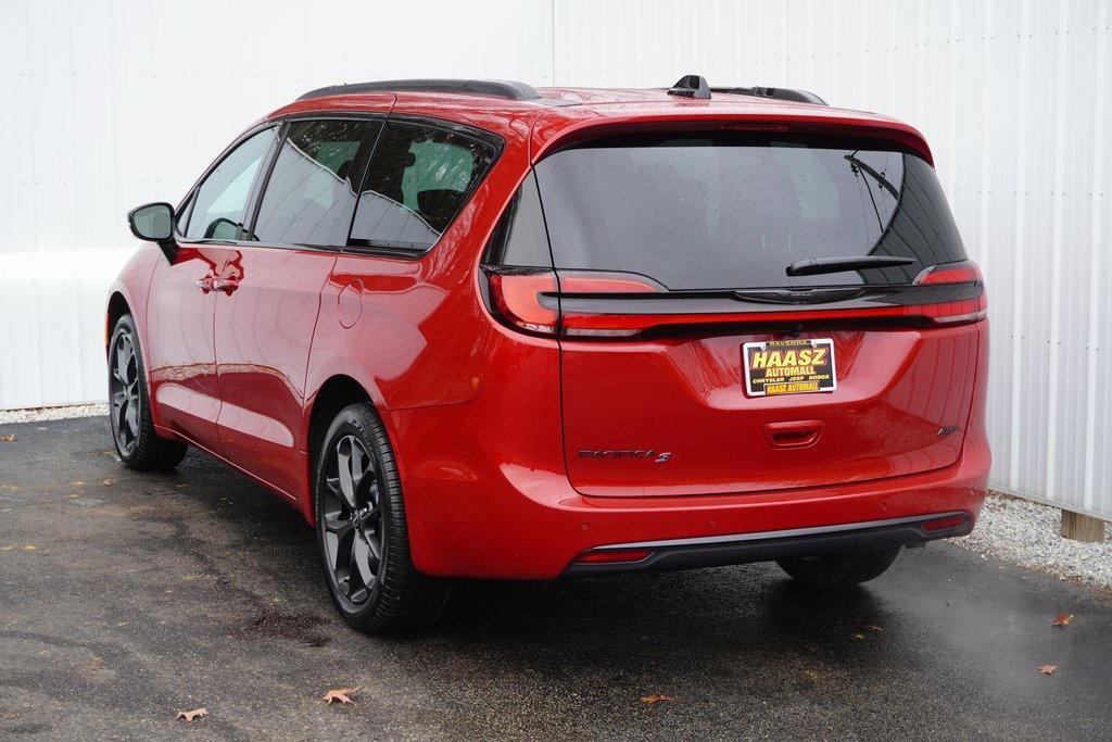 new 2026 Chrysler Pacifica car, priced at $46,967