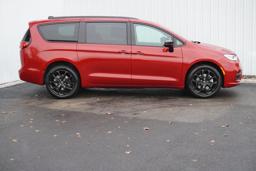 new 2026 Chrysler Pacifica car, priced at $46,967