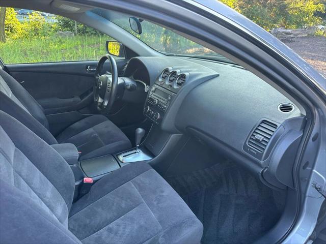 used 2009 Nissan Altima car, priced at $5,995