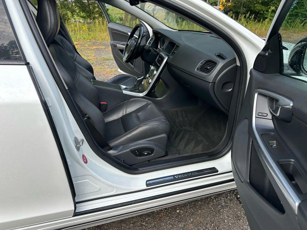 used 2016 Volvo V60 Cross Country car, priced at $6,495