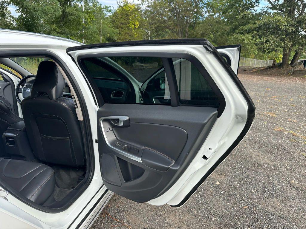 used 2016 Volvo V60 Cross Country car