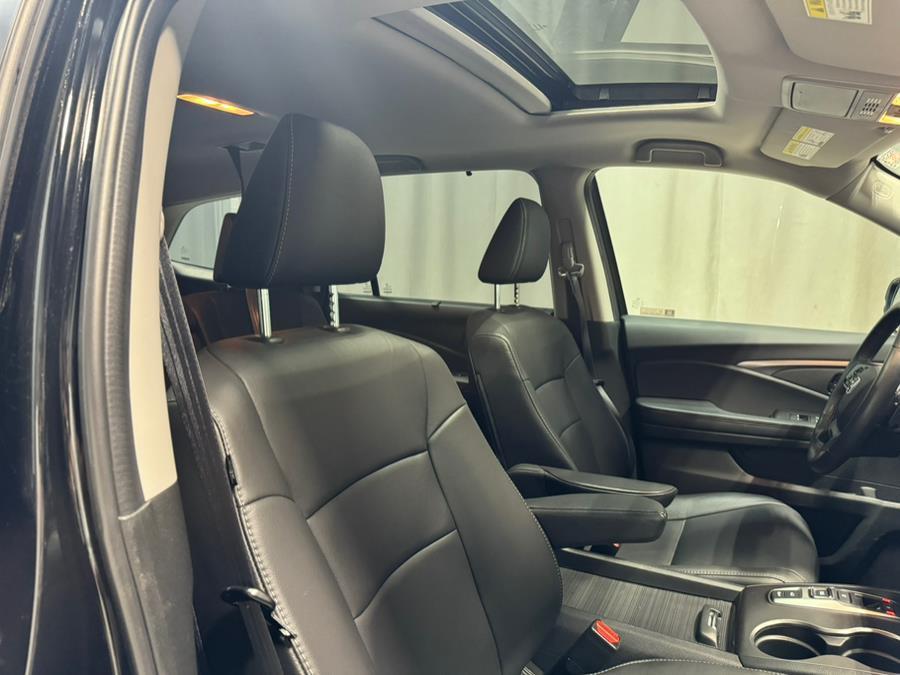 used 2022 Honda Pilot car, priced at $33,995