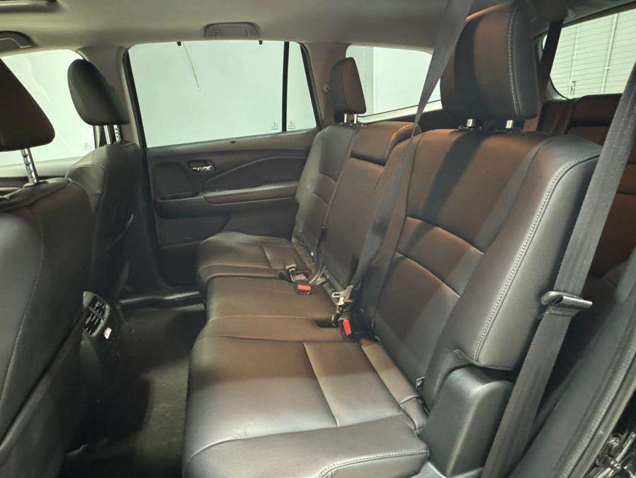 used 2022 Honda Pilot car, priced at $33,995