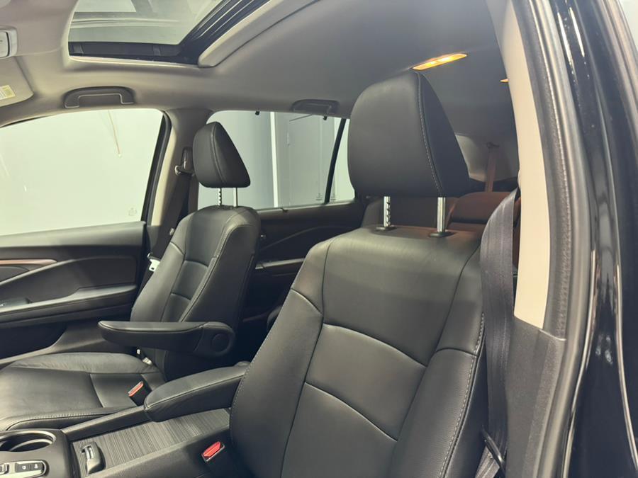 used 2022 Honda Pilot car, priced at $33,995