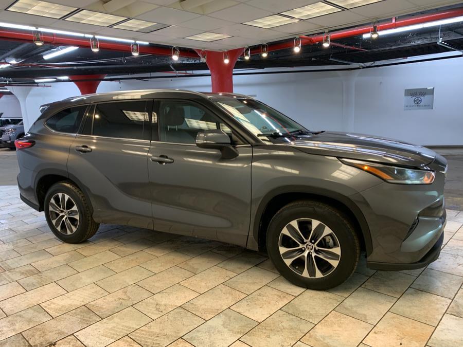 used 2021 Toyota Highlander car, priced at $24,995