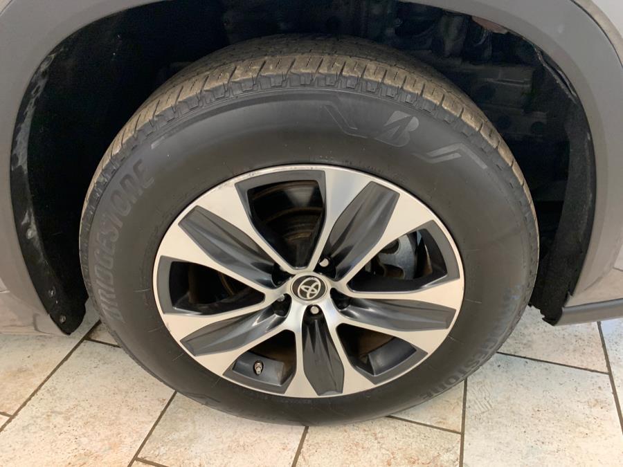 used 2021 Toyota Highlander car, priced at $24,995