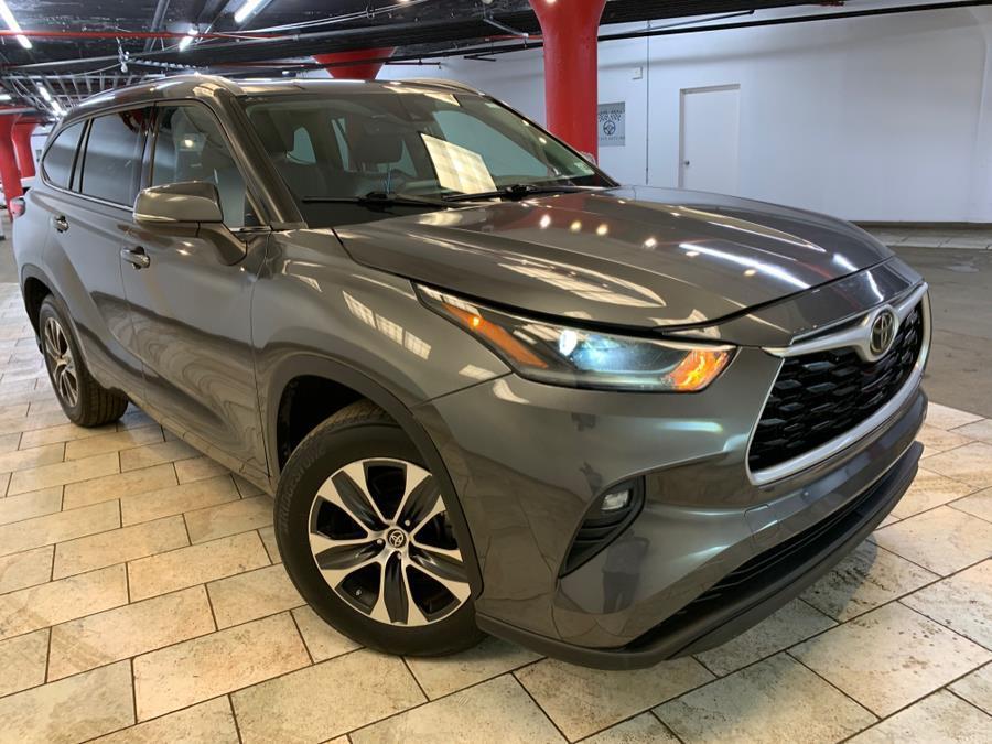 used 2021 Toyota Highlander car, priced at $24,995