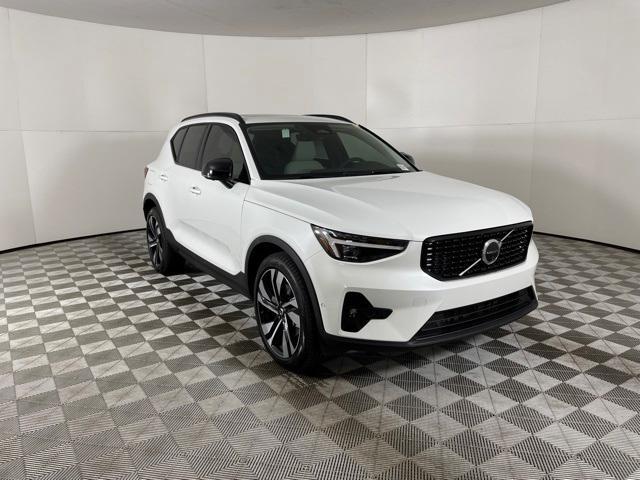 new 2024 Volvo XC40 car, priced at $46,130