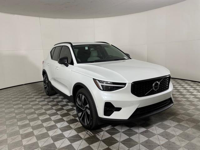 new 2024 Volvo XC40 car, priced at $46,130