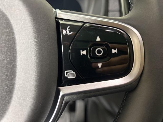 new 2025 Volvo XC90 car, priced at $69,040