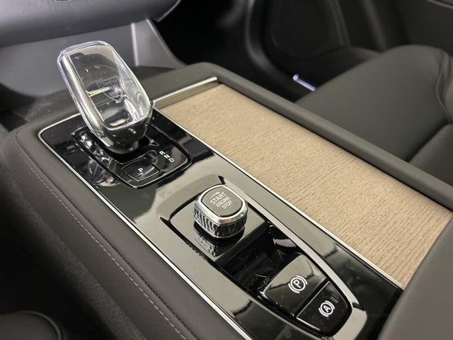 new 2025 Volvo XC90 car, priced at $69,040