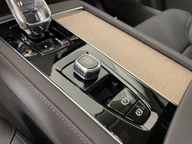 new 2025 Volvo XC90 car, priced at $60,045