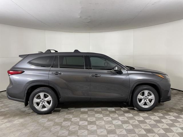 used 2022 Toyota Highlander car, priced at $28,500