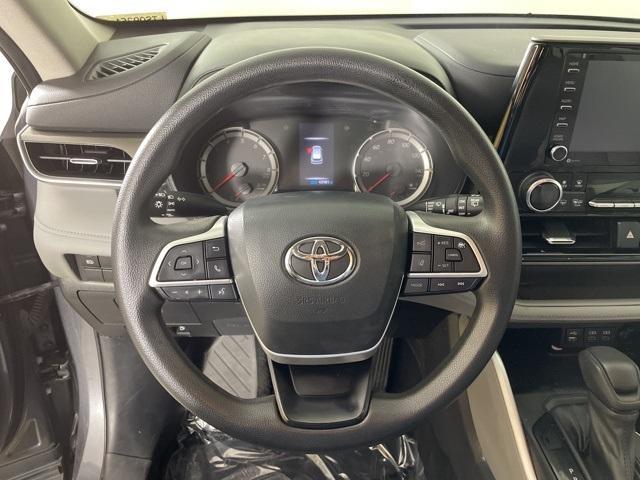 used 2022 Toyota Highlander car, priced at $28,500