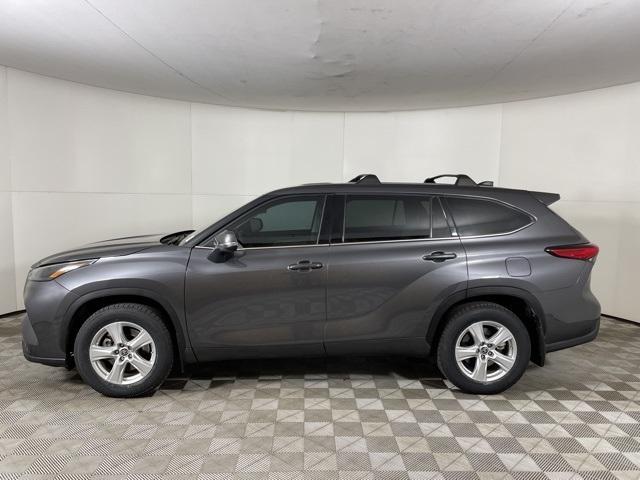 used 2022 Toyota Highlander car, priced at $28,500